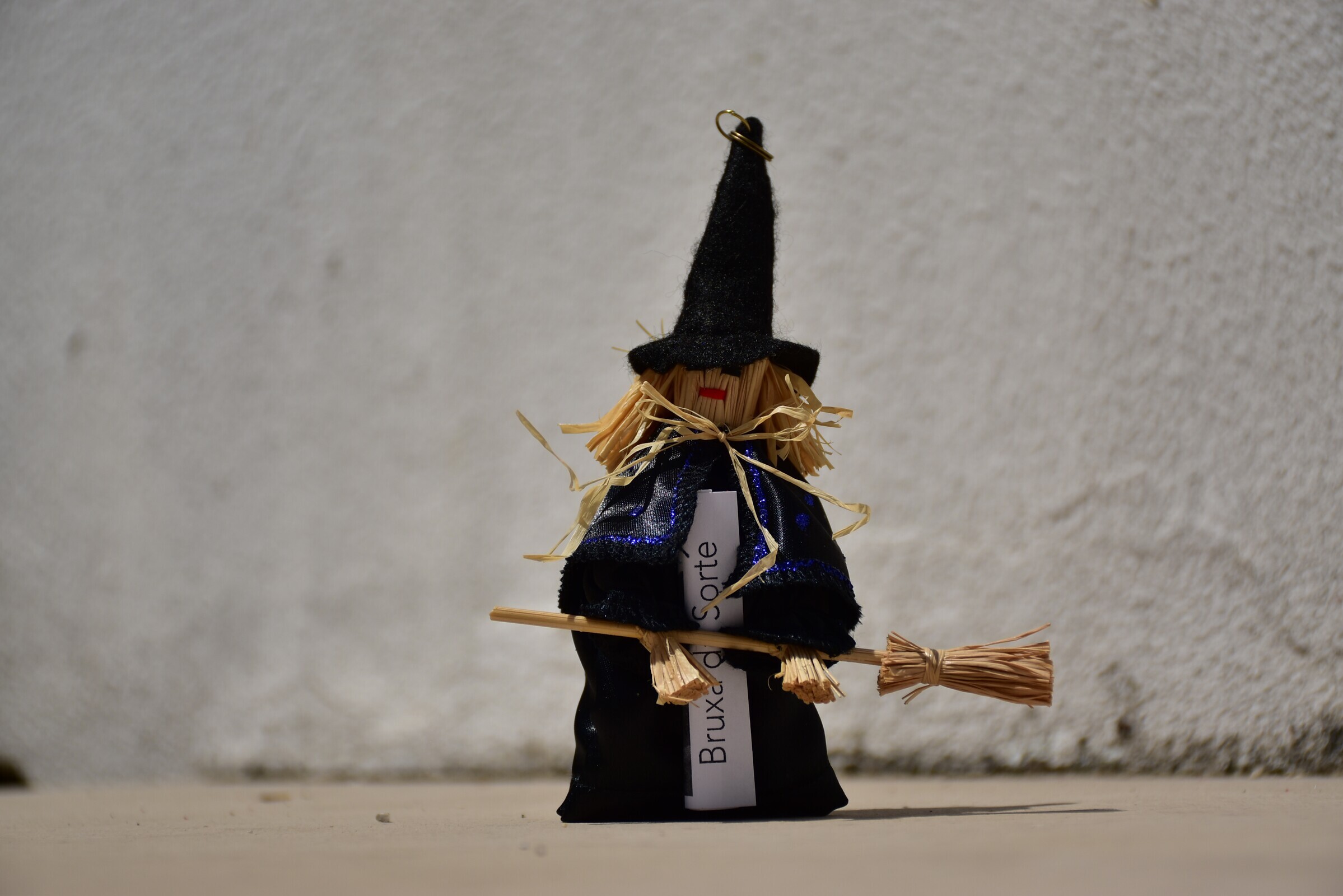 Boneca "Bruxa da Sorte"